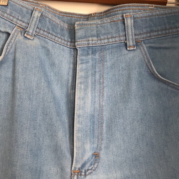 Used Wrangler mens jeans. - Picture 3 of 8